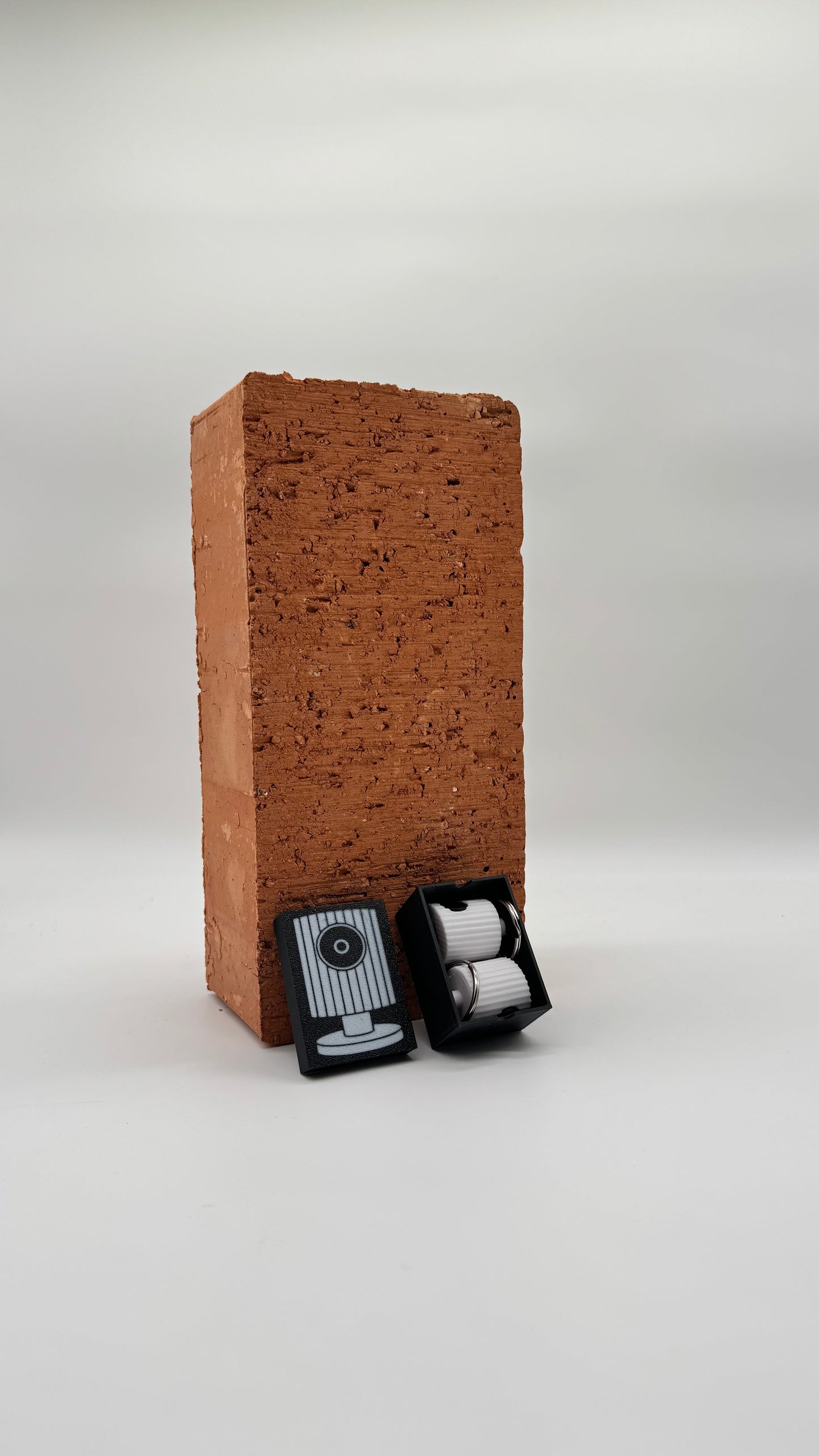 NY FatCaps – Keychain Duo Box | White / Black